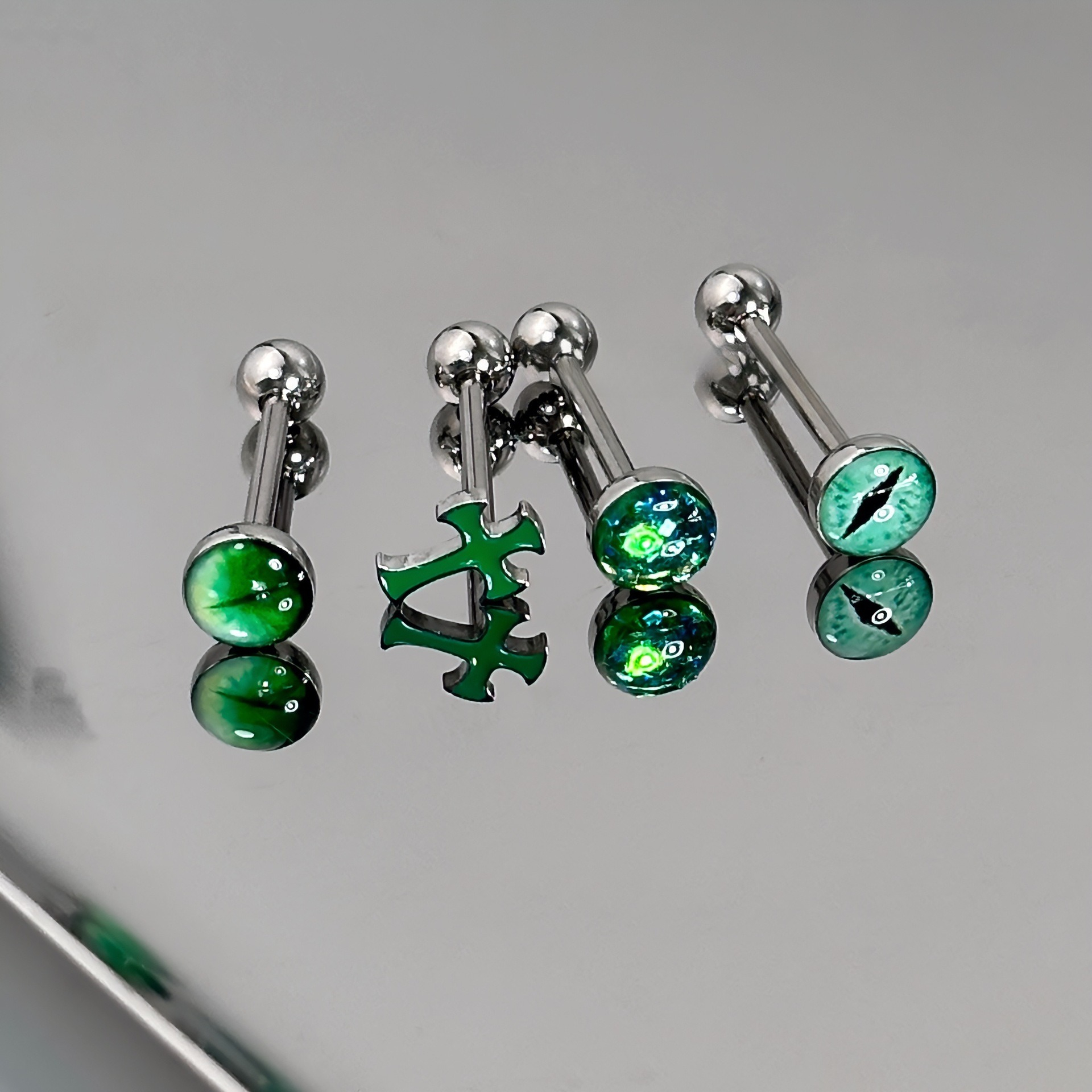 1Pc High-Quality Trendy Green  - Qualiti Body Jewelry reseña y precio